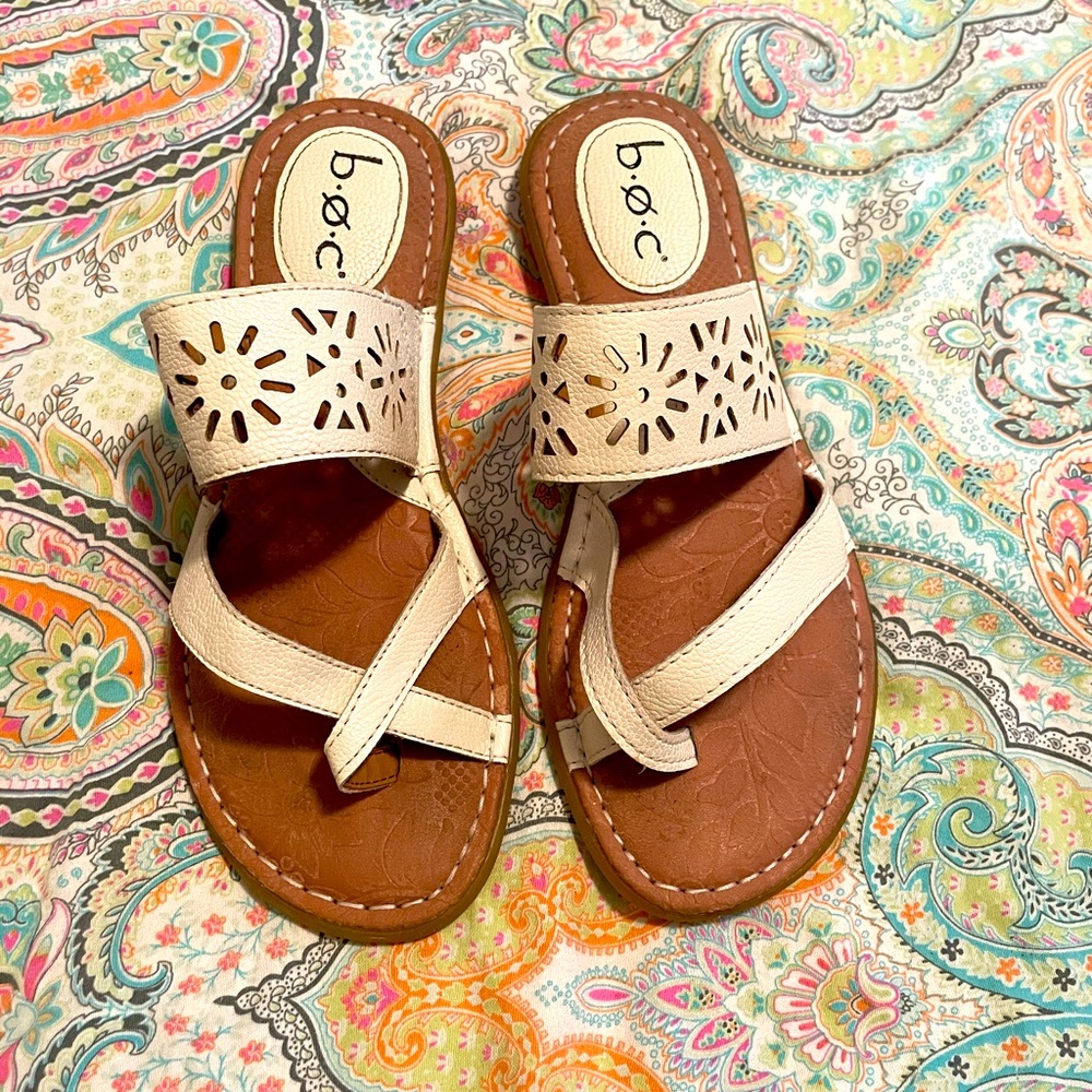 B.O.C Born On Concept Cream white Leather Strap Toe Sandals size 6